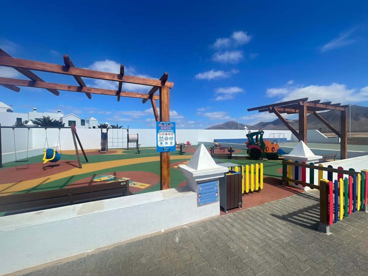 Izaro Apartamento Atico De Lujo Cerca De Playa Dorada Playa Blanca  Exterior foto